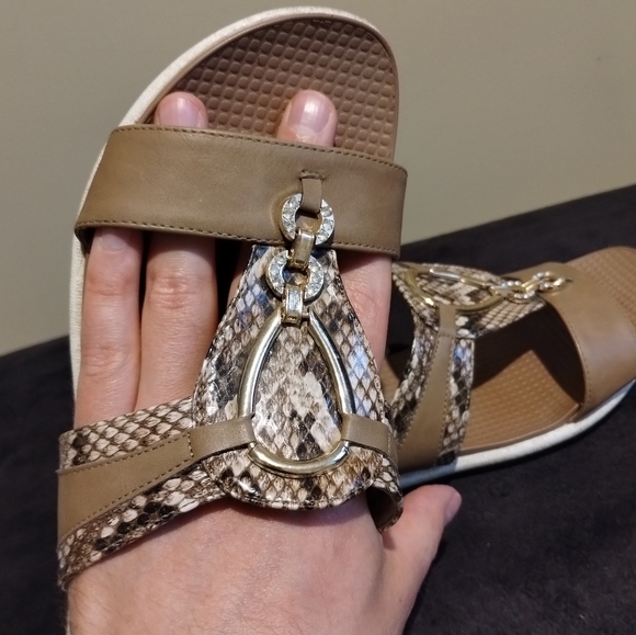 Tan Snake Skin animal print Women's Sandals Crystals Gold Buckle size 10 resort - Picture 6 of 7